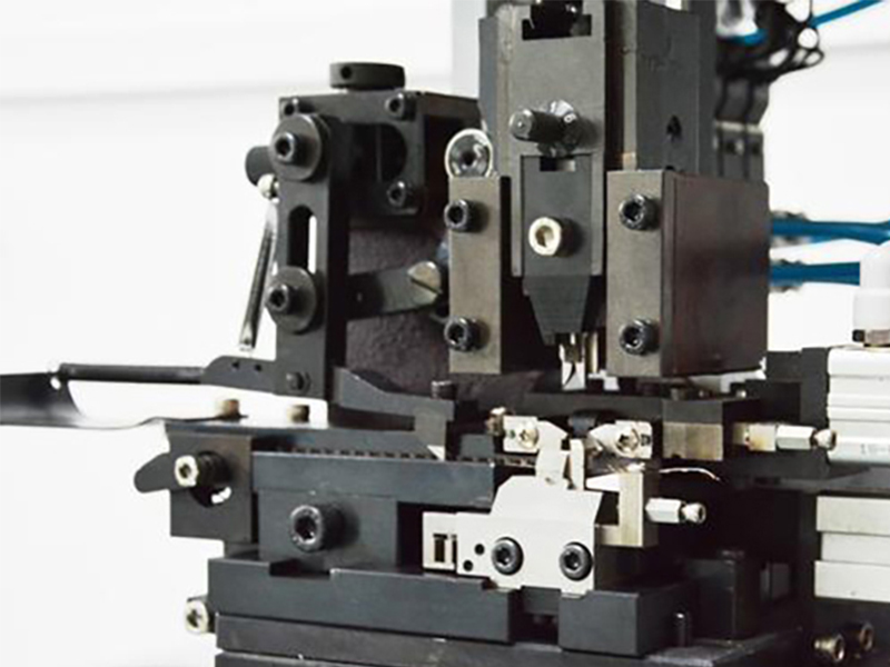 TERMINAL CRIMPING MOLD